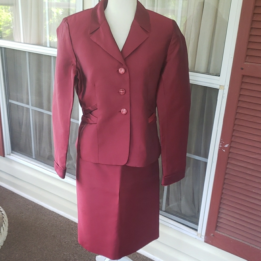 BIGIO Elegant Burgundy Skirt Suit